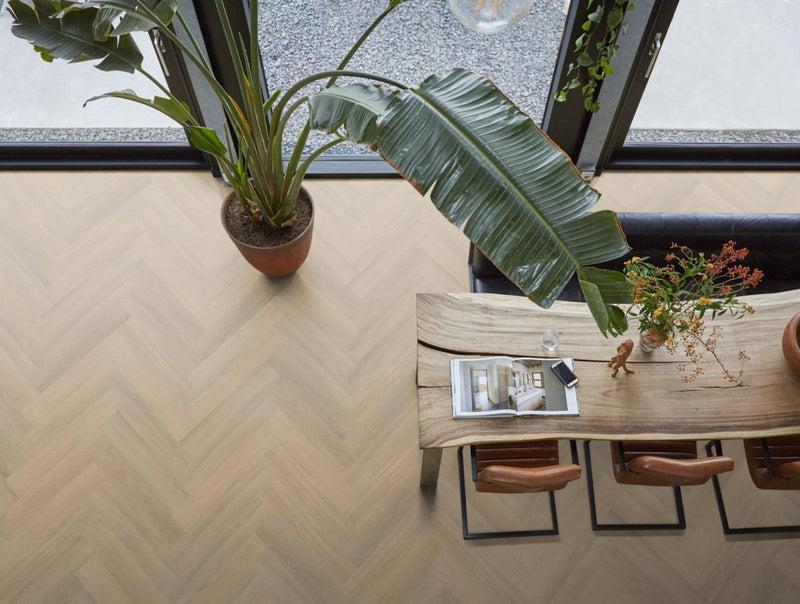 Floorlife YUP Sutton Herringbone Warm Beige - Visgraat PVC - Dryback - Plak PVC Vloer